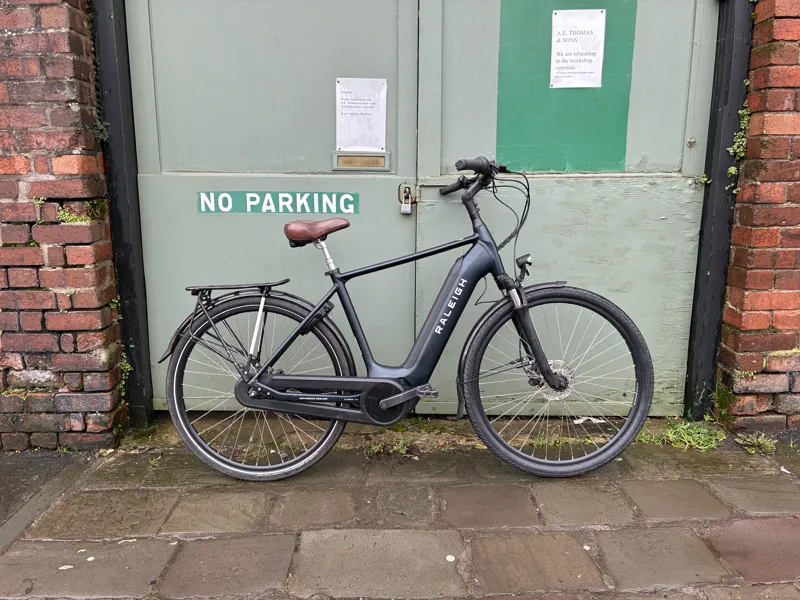 Raleigh Motus Grand Tour Medium Crossbar