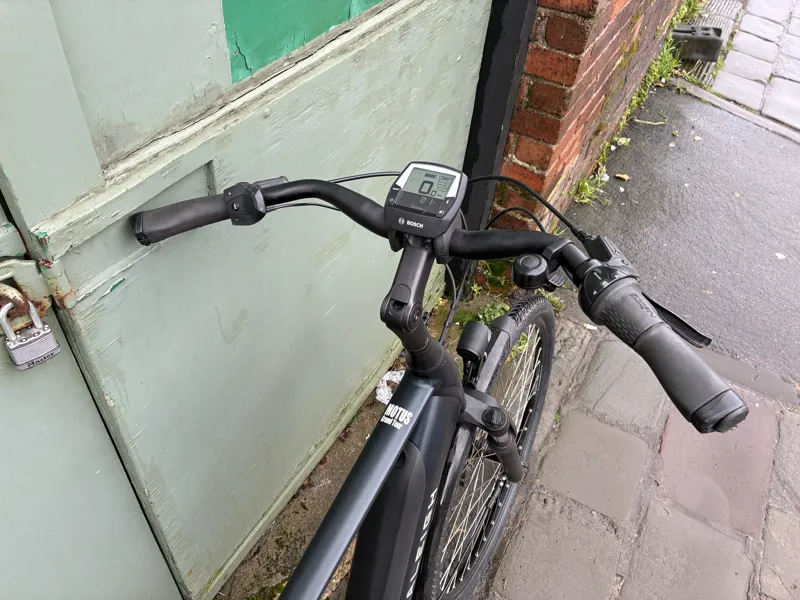 Raleigh Motus Grand Tour Medium Crossbar-1